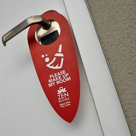 Zen Hostel Alun-Alun Sarinah Malang Kültér fotó