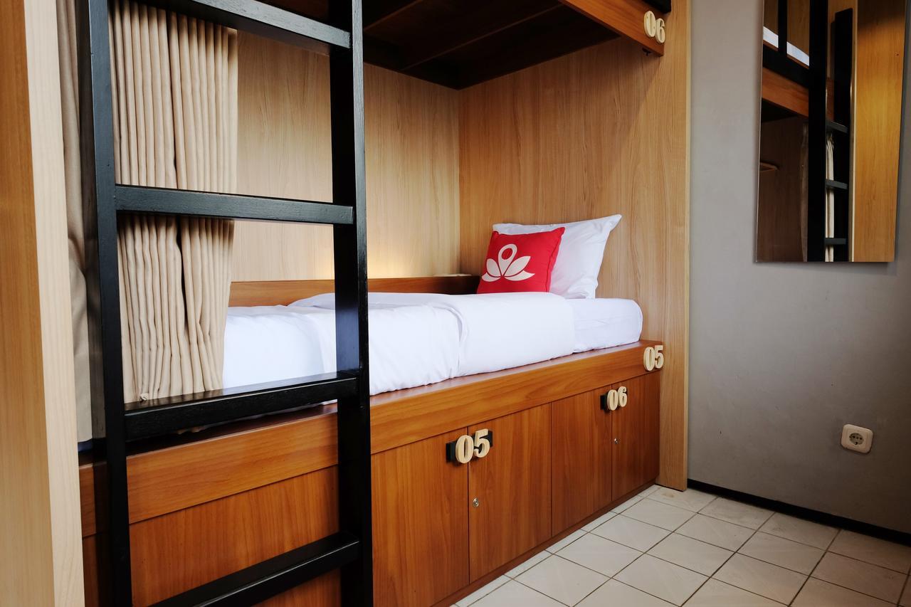 Zen Hostel Alun-Alun Sarinah Malang Kültér fotó
