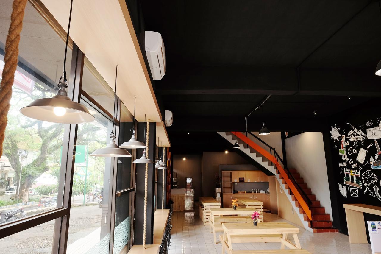Zen Hostel Alun-Alun Sarinah Malang Kültér fotó