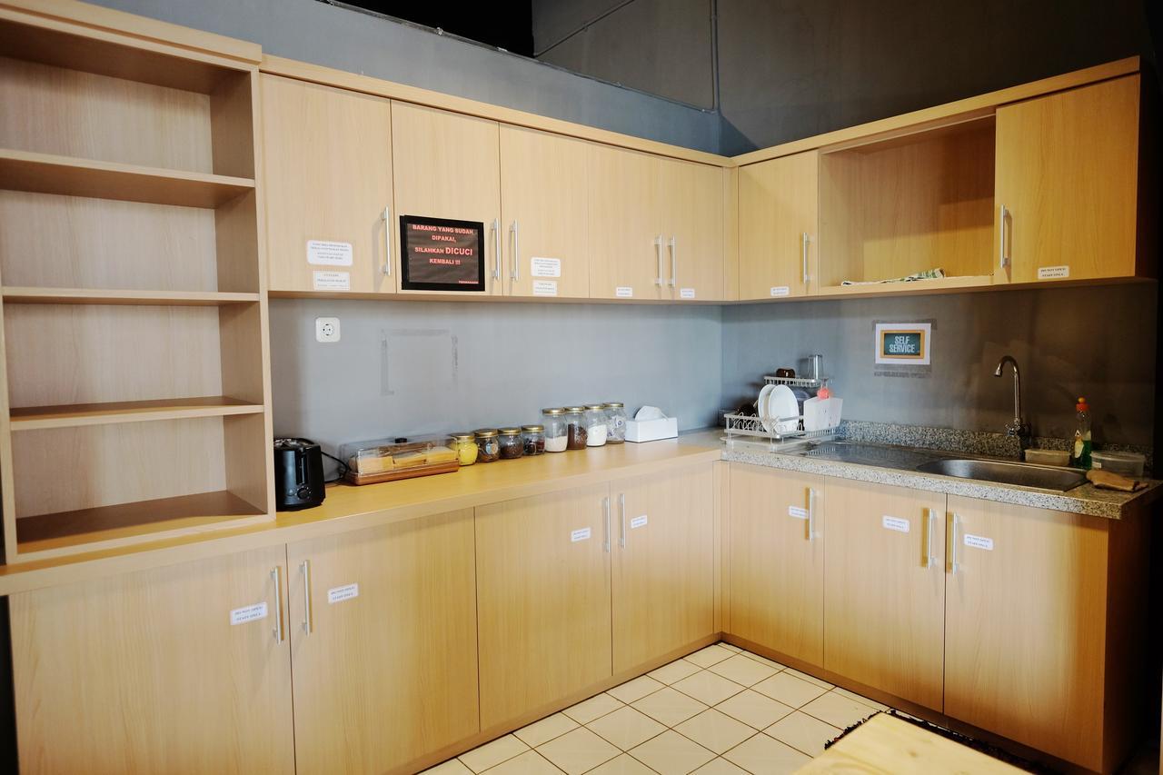 Zen Hostel Alun-Alun Sarinah Malang Kültér fotó