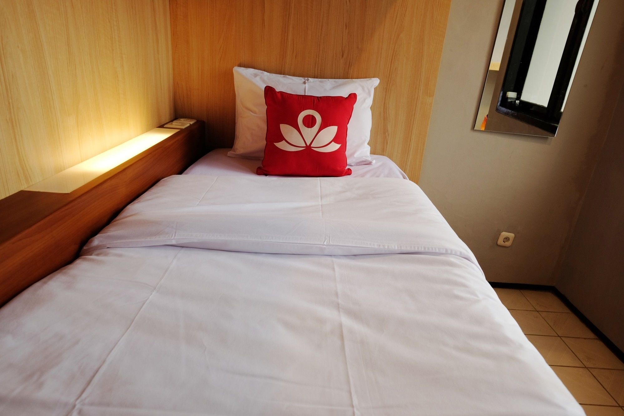 Zen Hostel Alun-Alun Sarinah Malang Kültér fotó